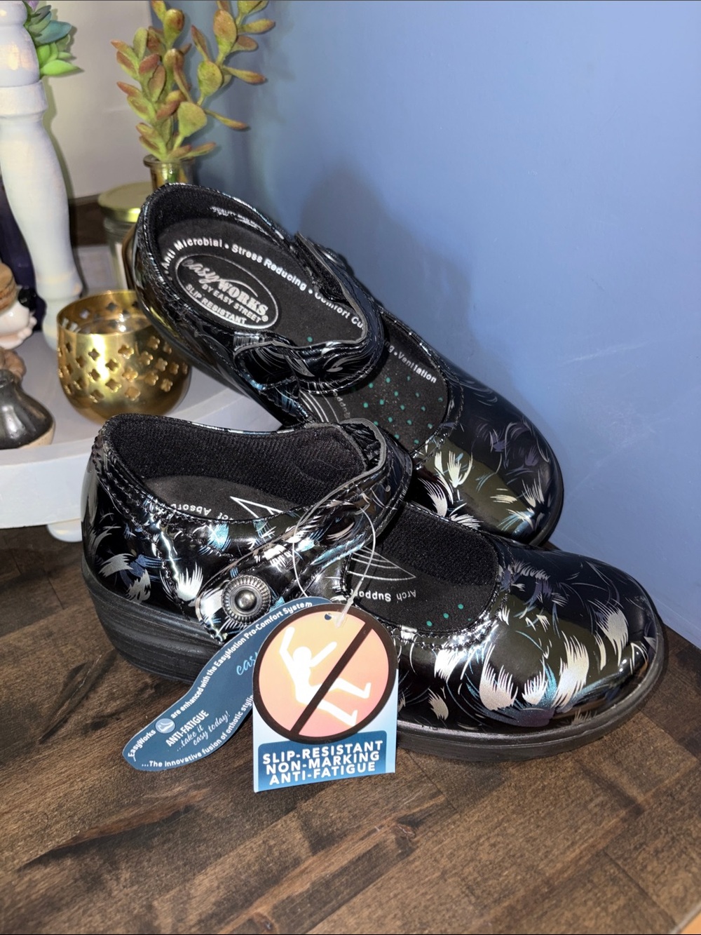 Easy Street Black Orthopedic Clogs